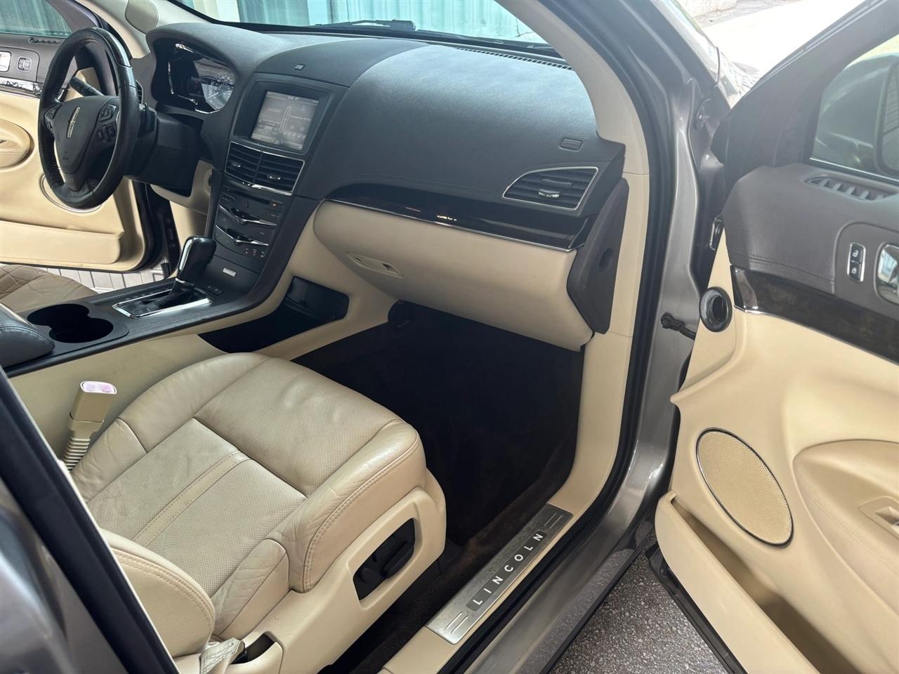 Lincoln MKT 3.5L with EcoBoost AWD 2015