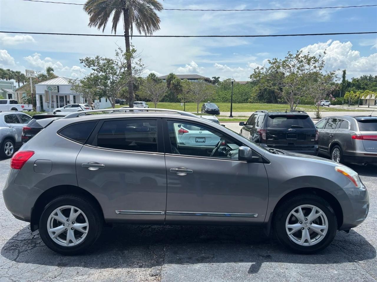 Nissan Rogue SV AWD 2011