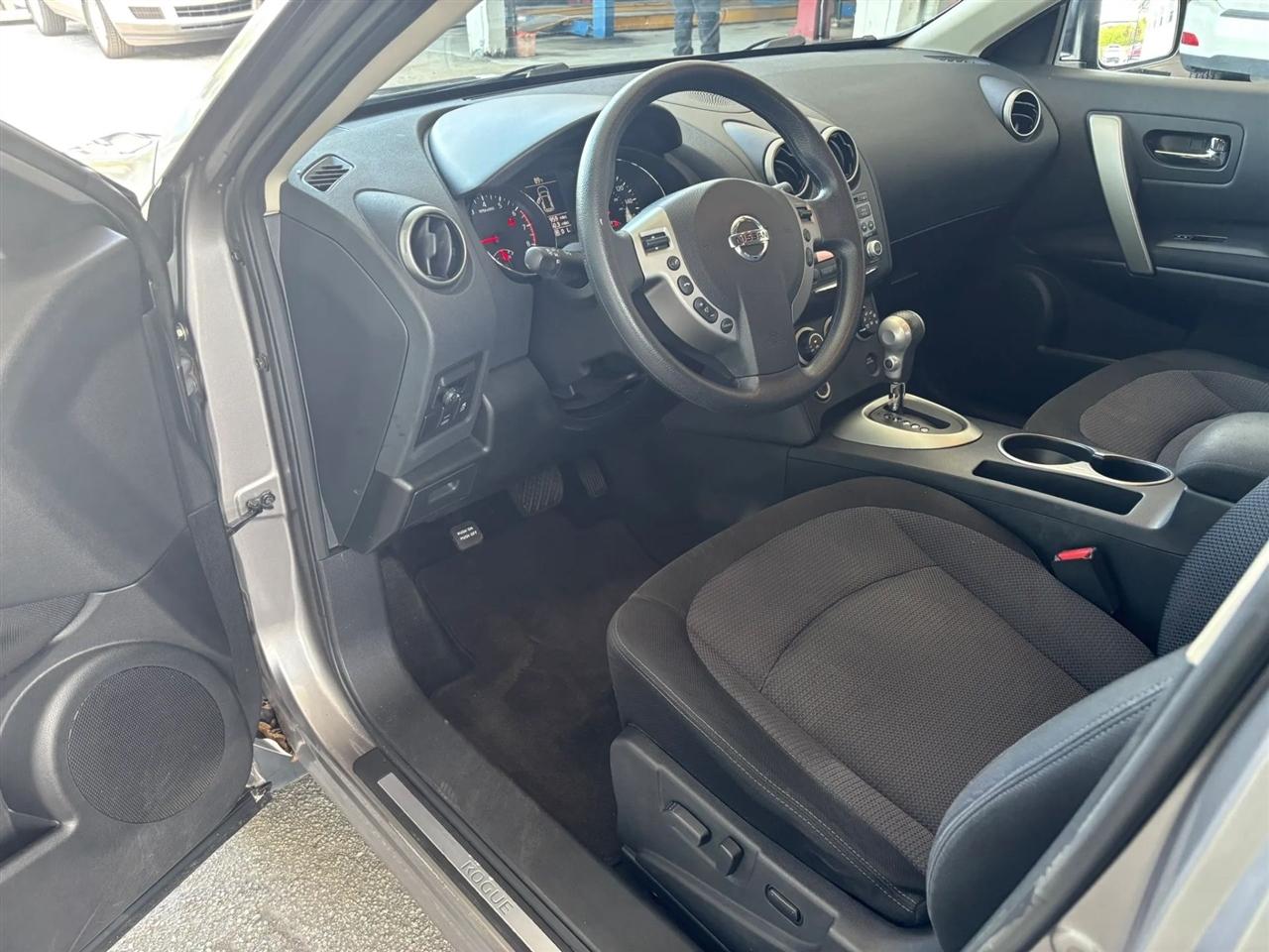Nissan Rogue SV AWD 2011