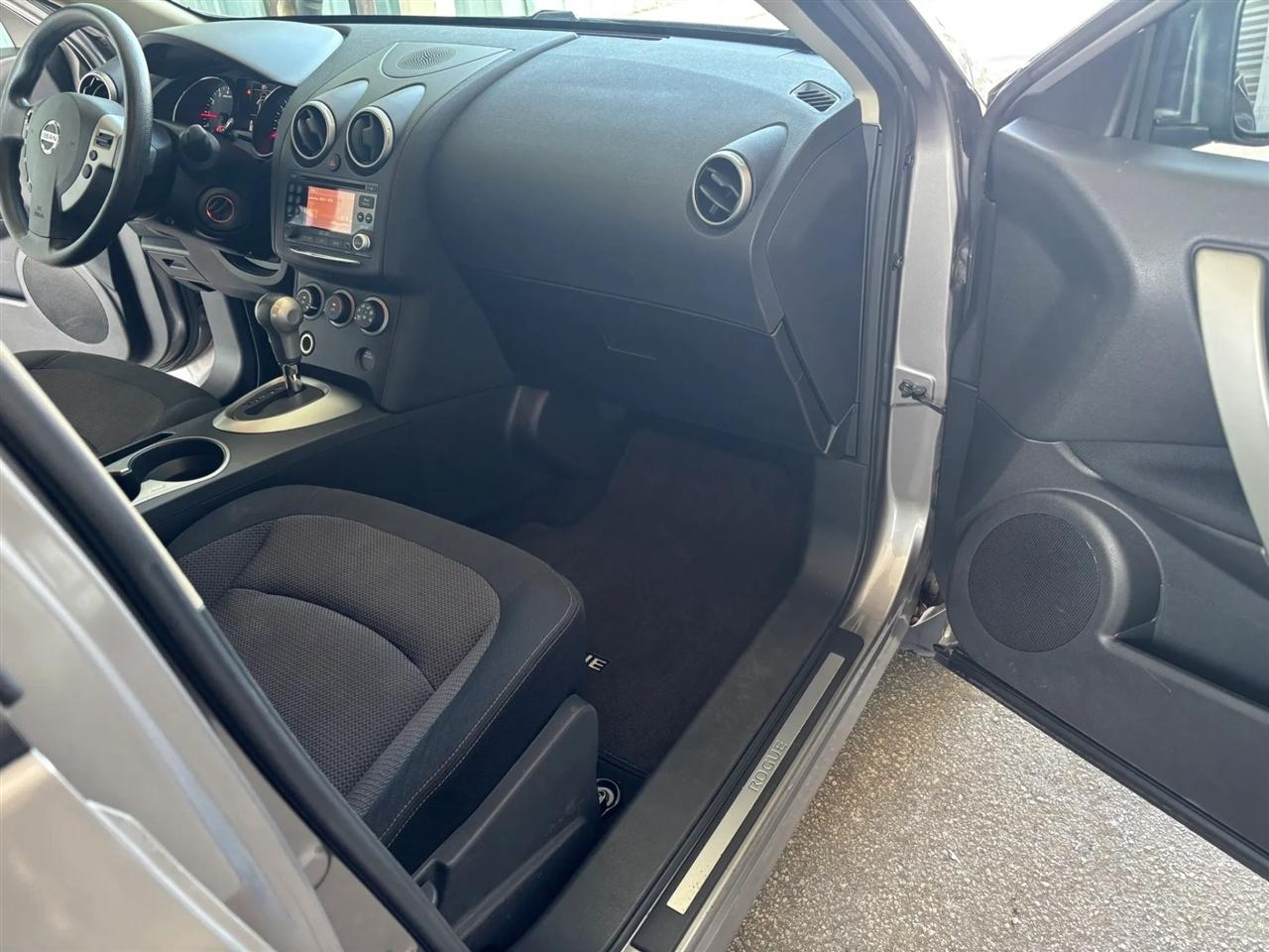 Nissan Rogue SV AWD 2011