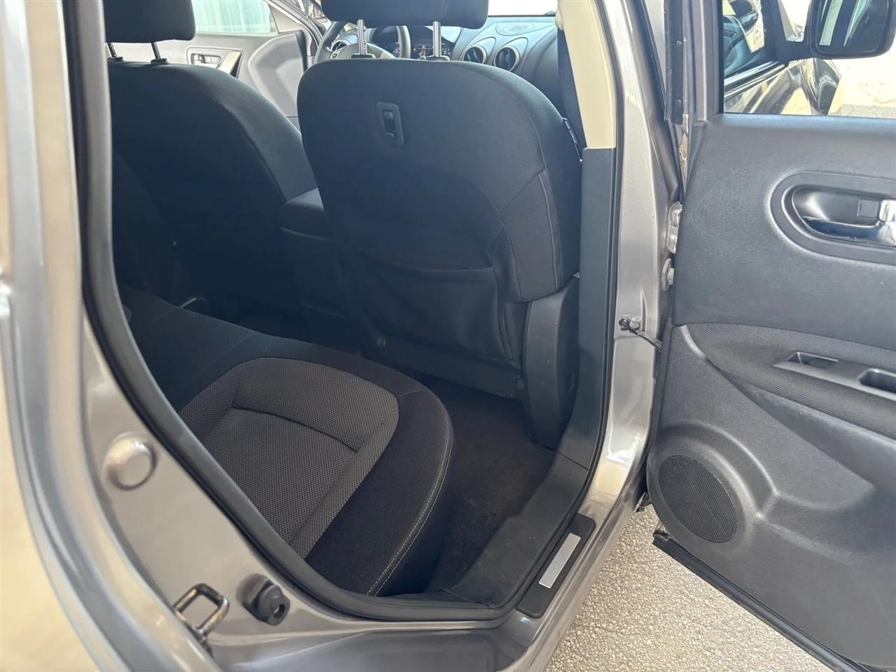 Nissan Rogue SV AWD 2011