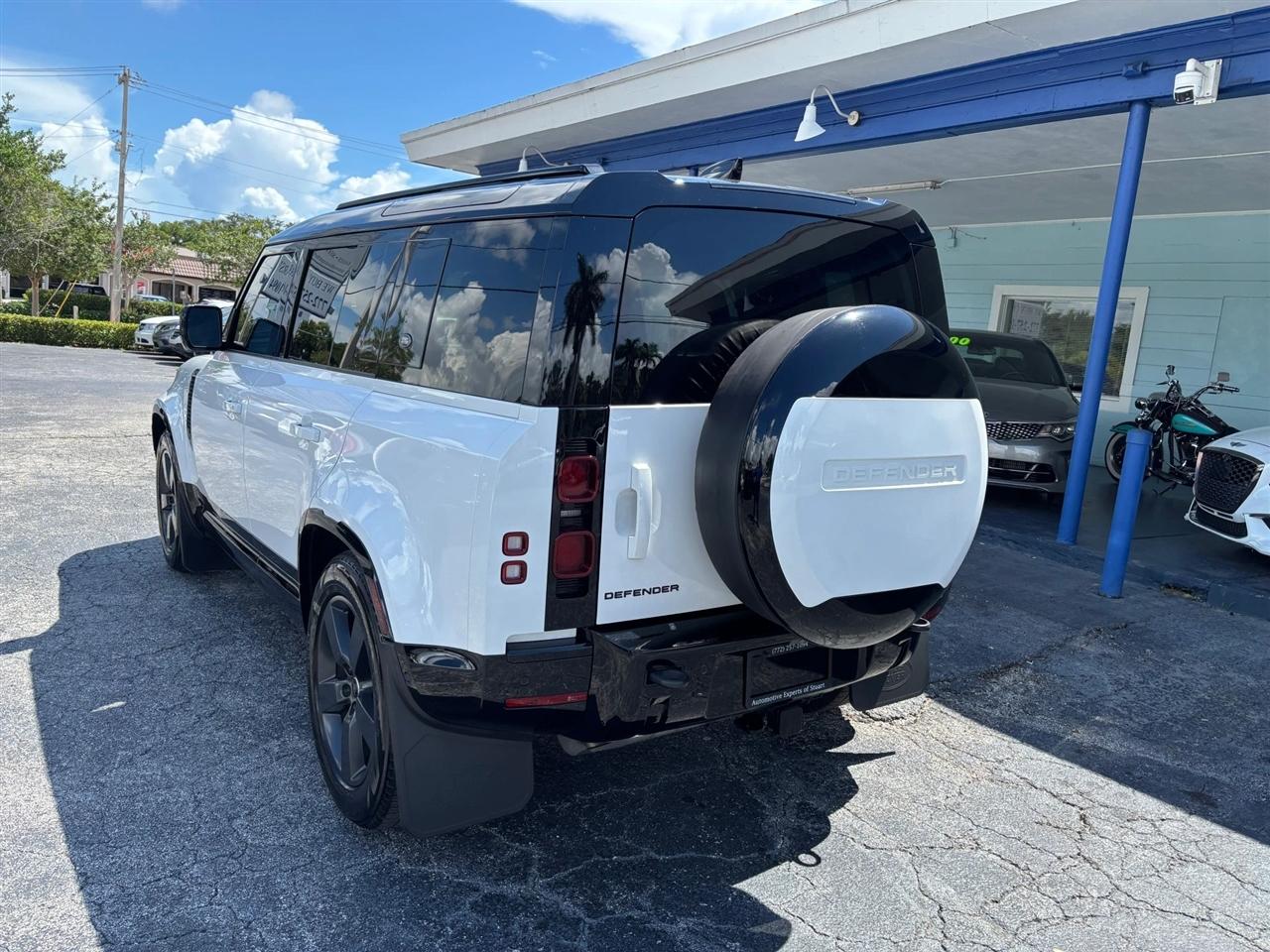 Land Rover Defender 110 X-Dynamic SE 2024
