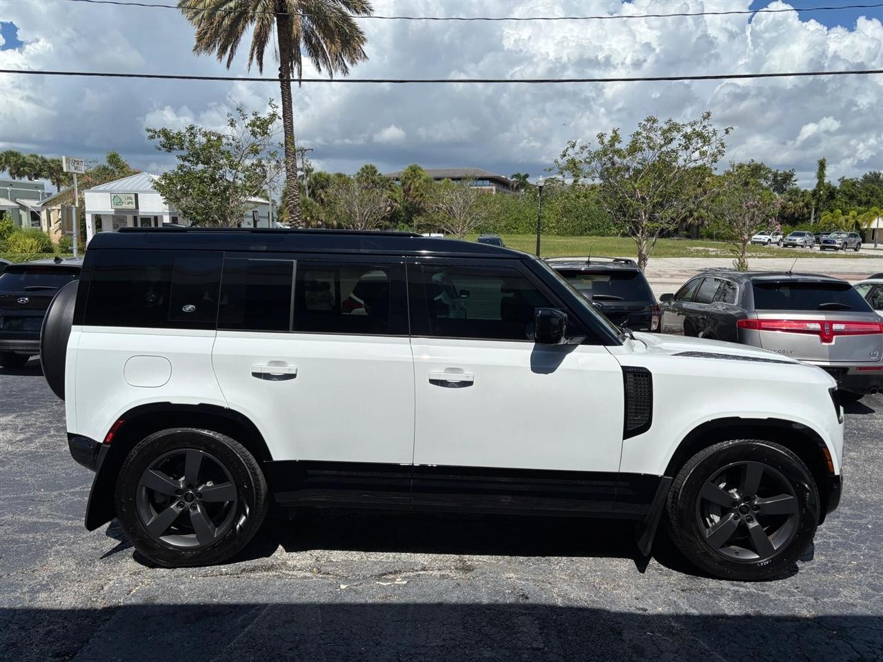 Land Rover Defender 110 X-Dynamic SE 2024