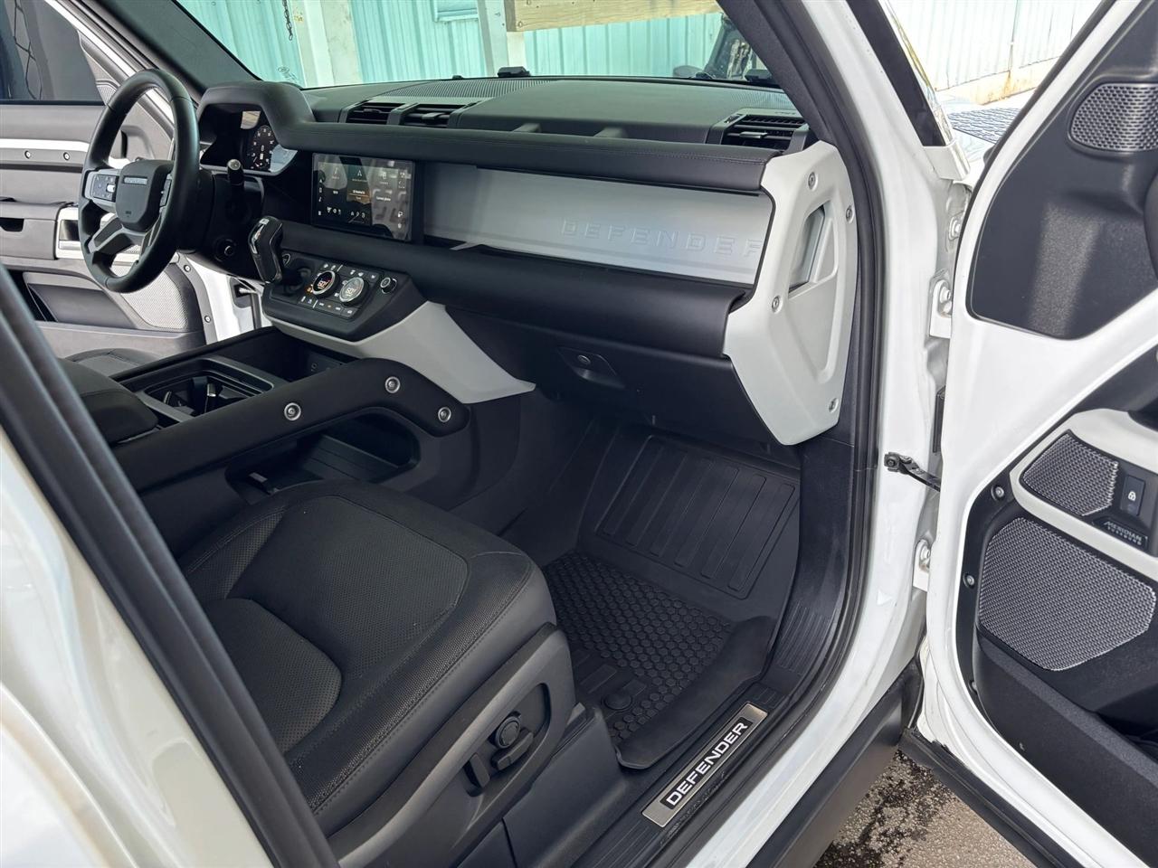 Land Rover Defender 110 X-Dynamic SE 2024