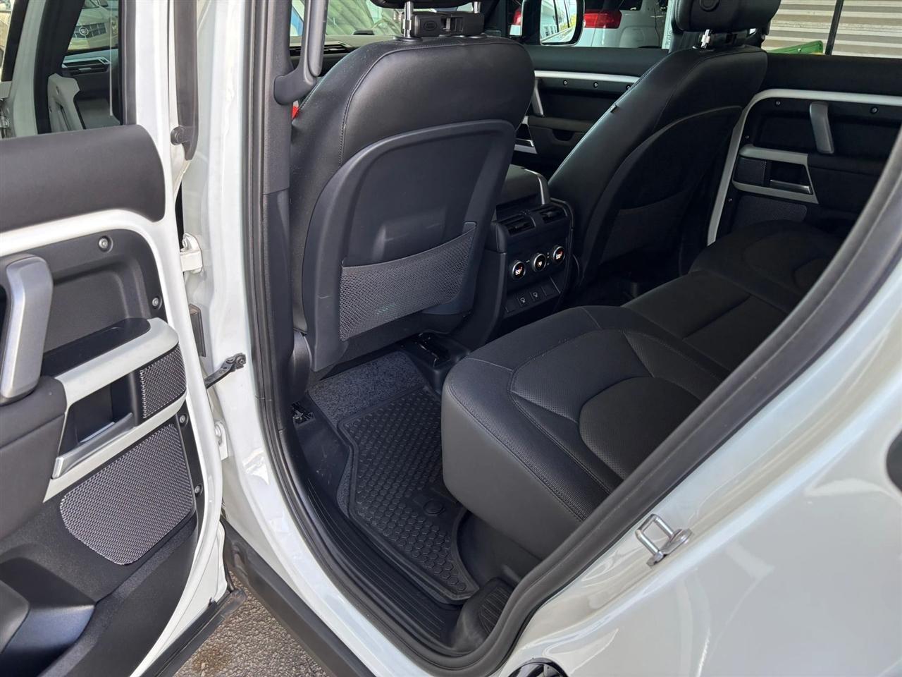 Land Rover Defender 110 X-Dynamic SE 2024