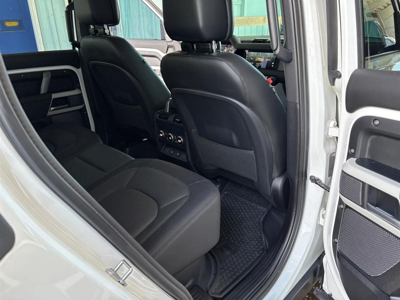 Land Rover Defender 110 X-Dynamic SE 2024