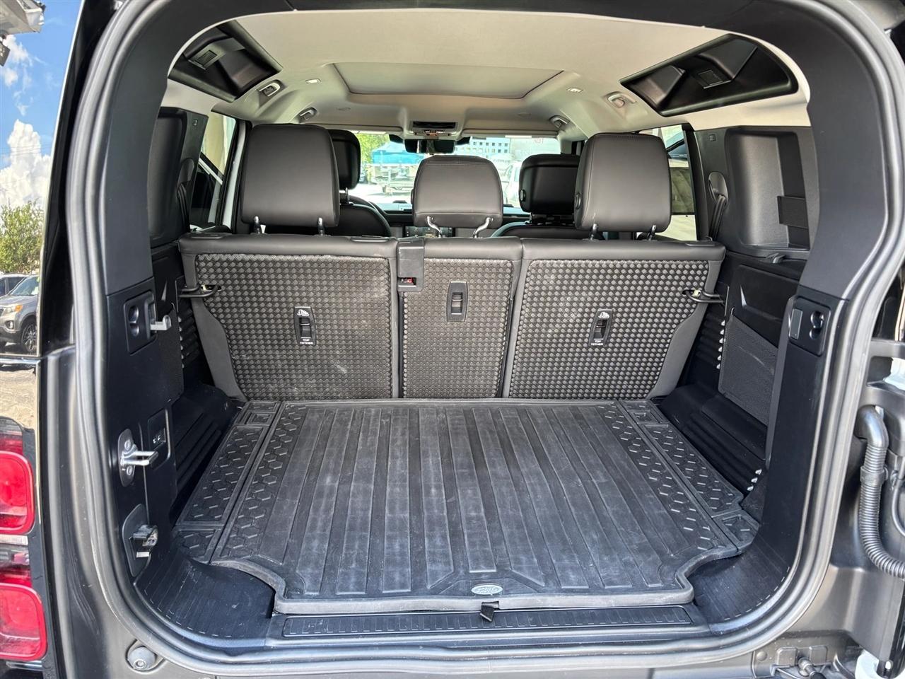 Land Rover Defender 110 X-Dynamic SE 2024