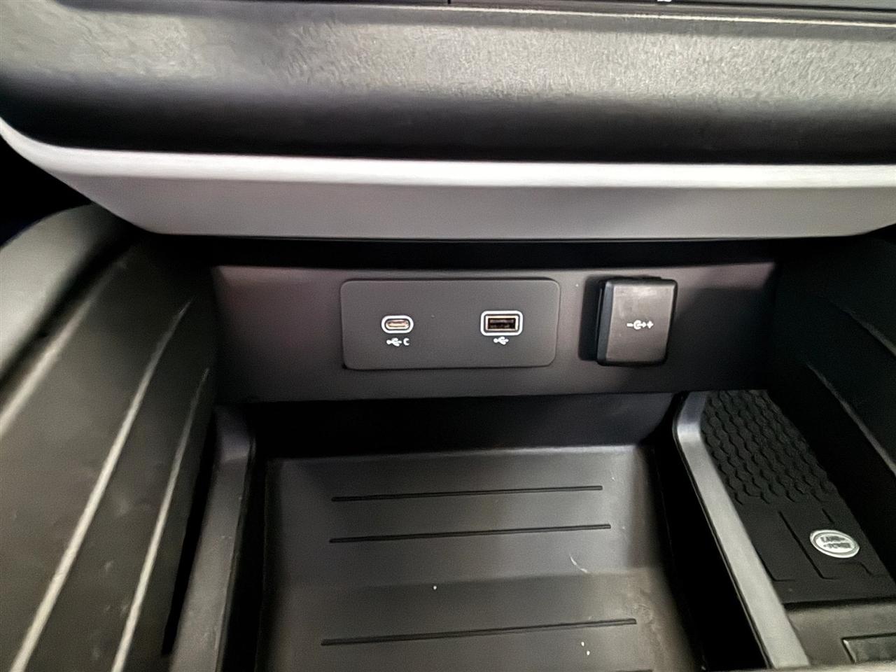 Land Rover Defender 110 X-Dynamic SE 2024