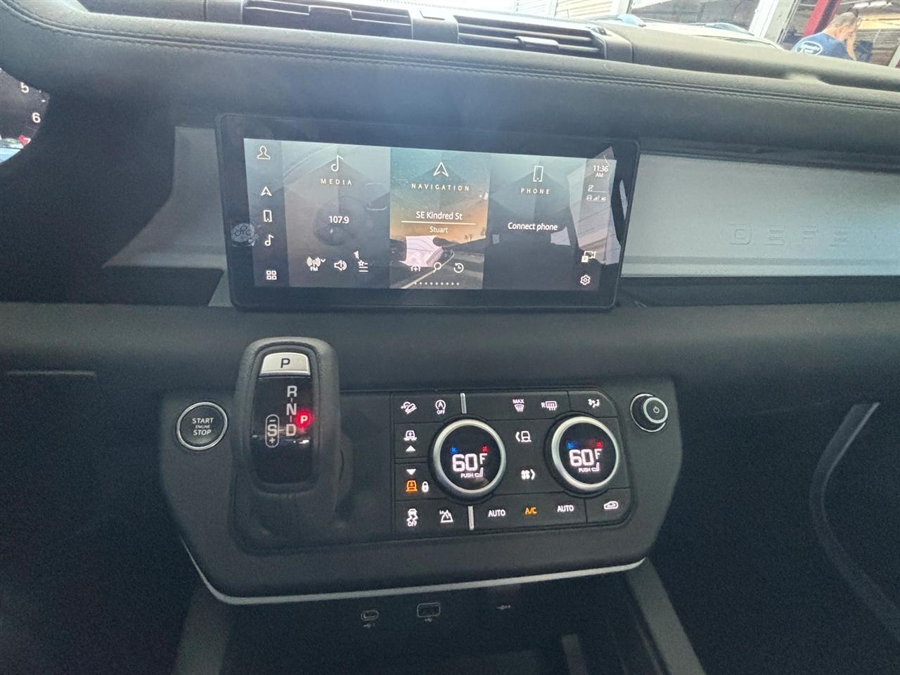 Land Rover Defender 110 X-Dynamic SE 2024