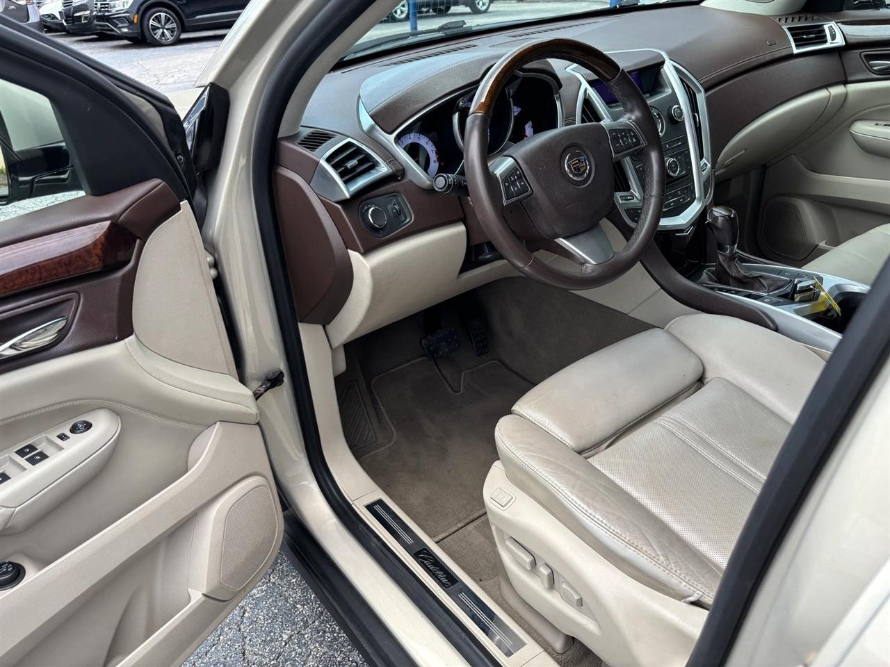Cadillac SRX Luxury Collection 2011