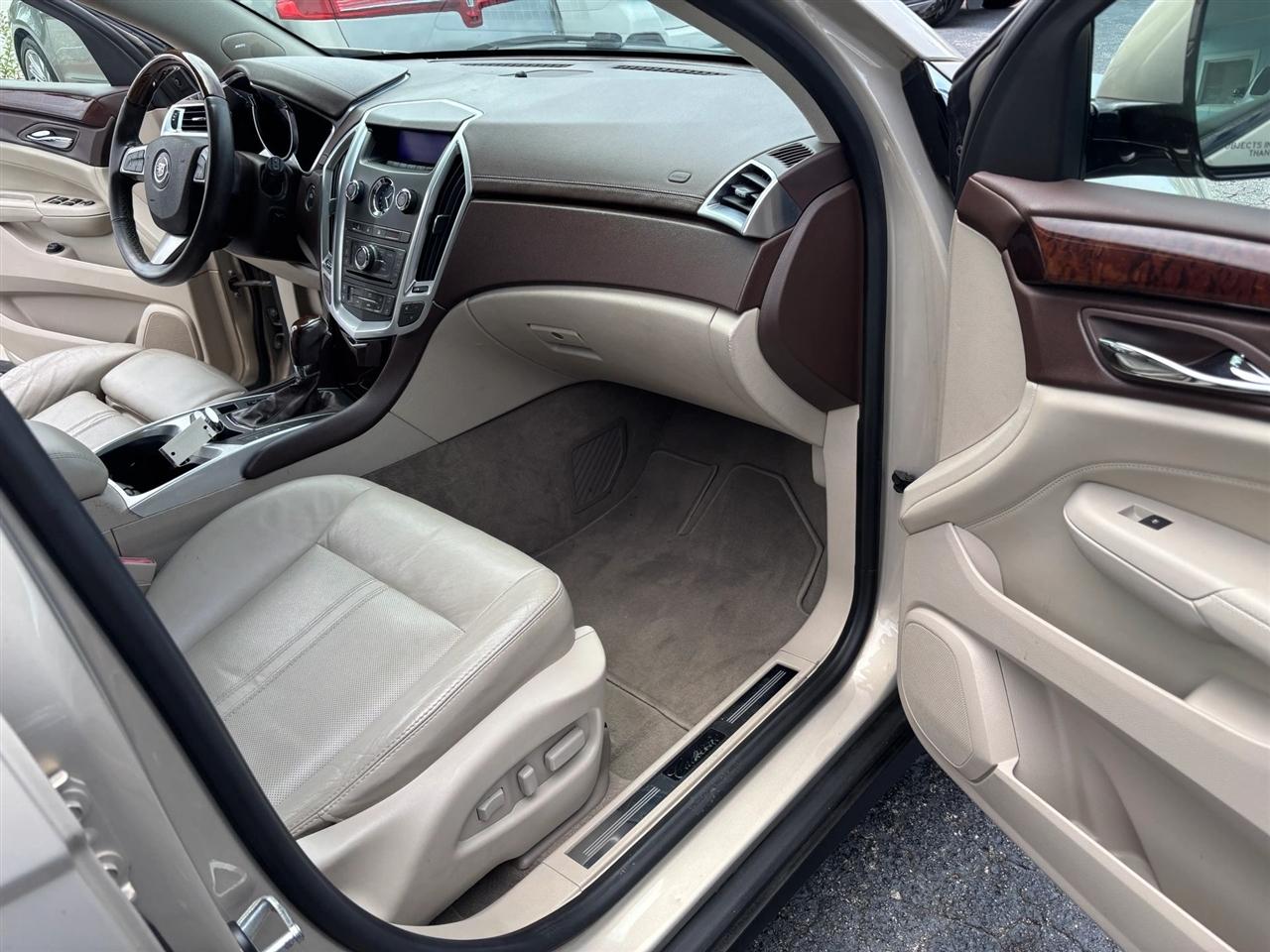Cadillac SRX Luxury Collection 2011