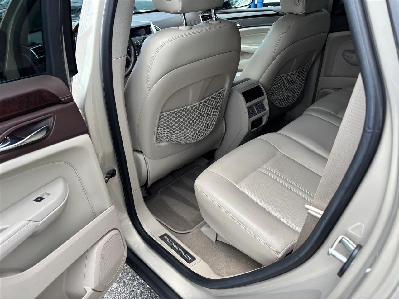 Cadillac SRX Luxury Collection 2011