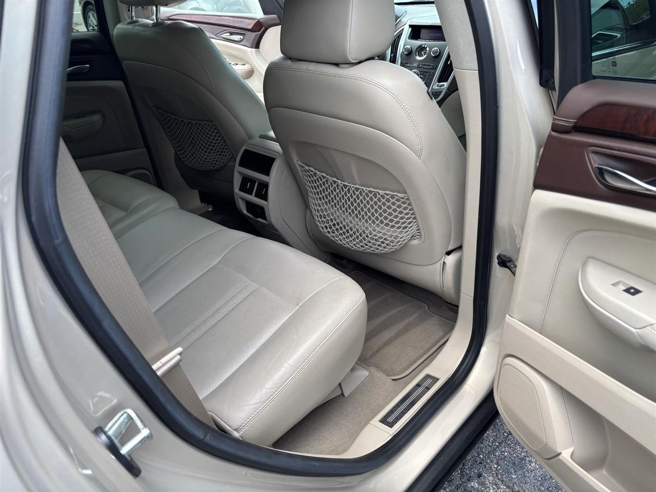 Cadillac SRX Luxury Collection 2011