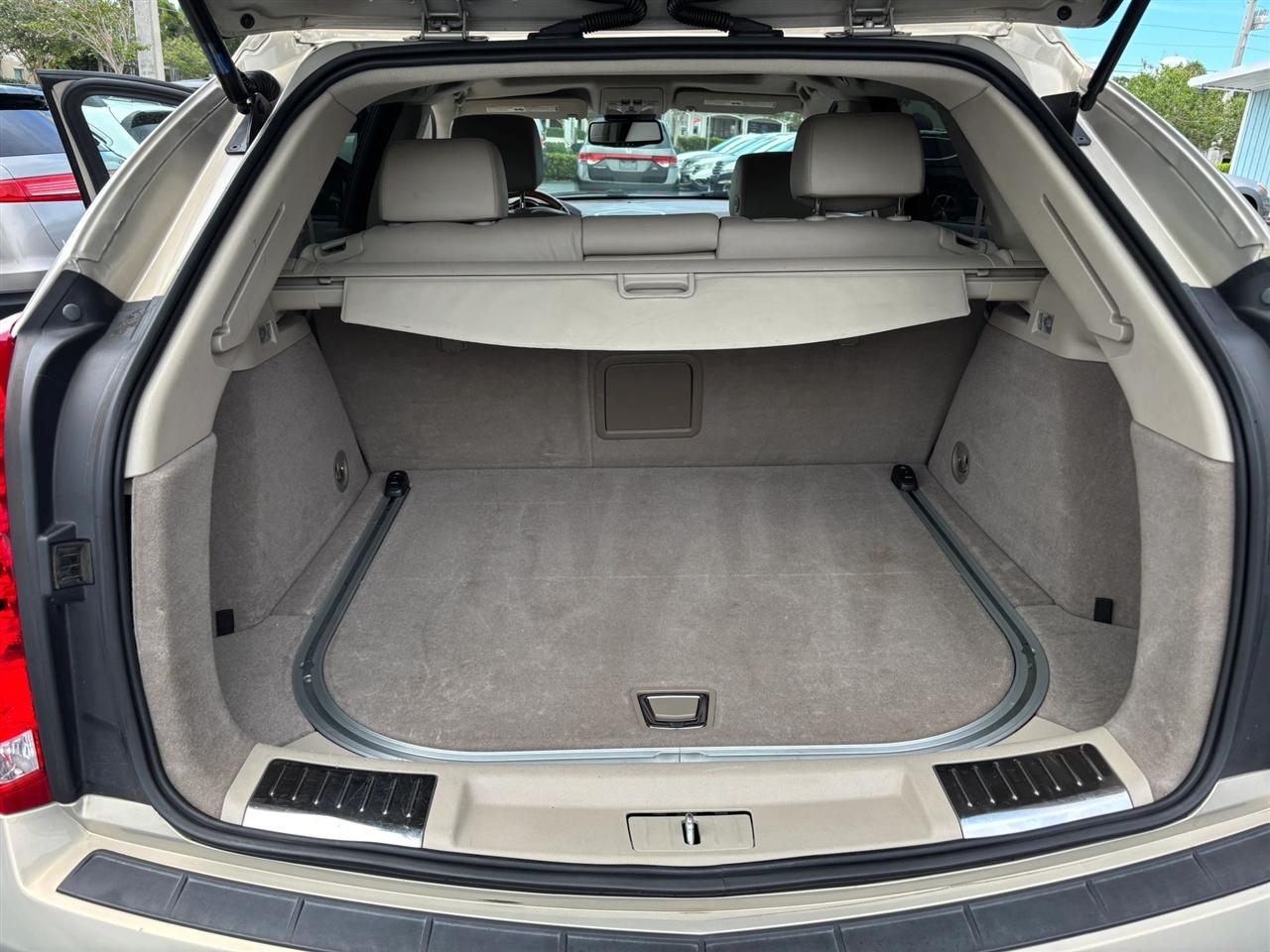 Cadillac SRX Luxury Collection 2011
