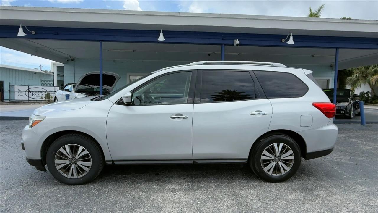 Nissan Pathfinder SV 2WD 2017