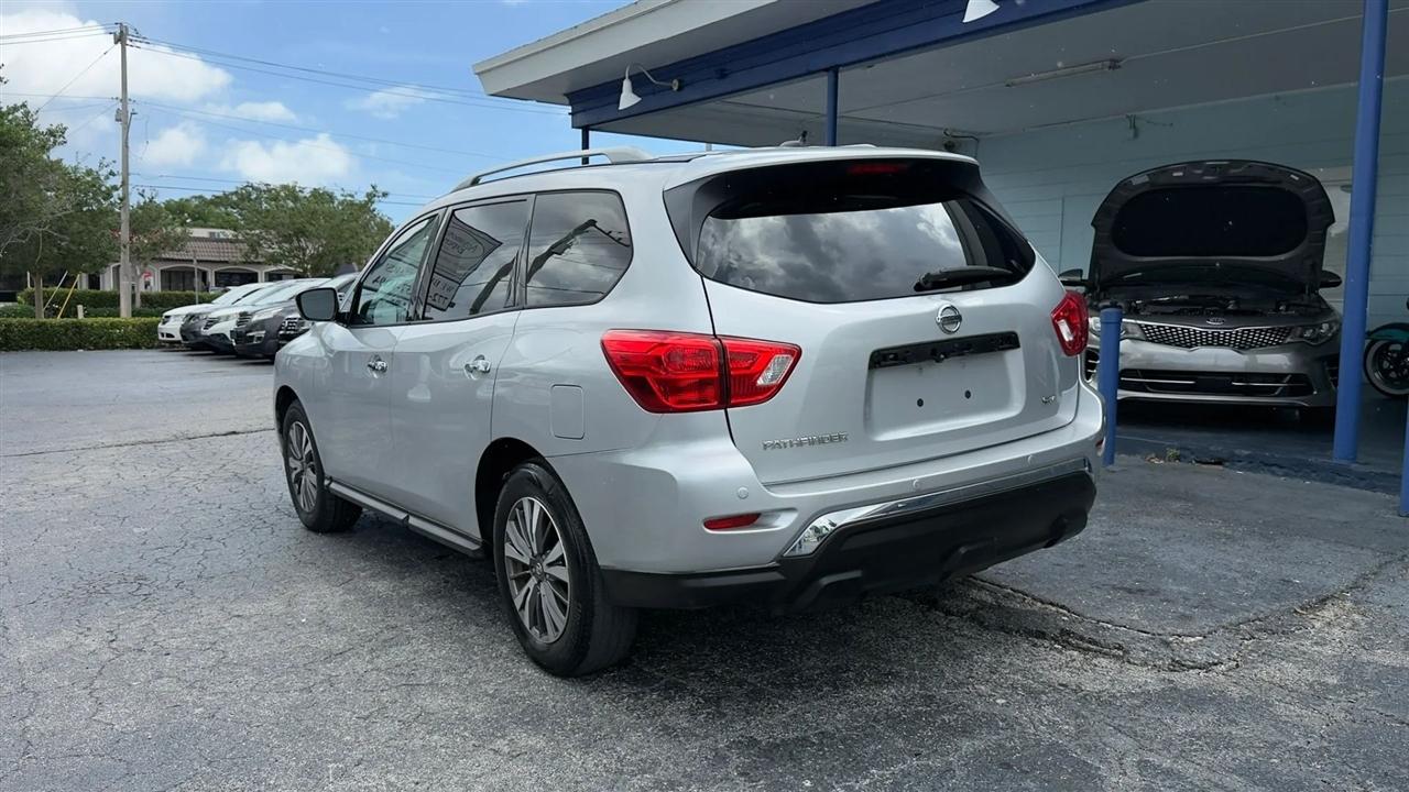 Nissan Pathfinder SV 2WD 2017
