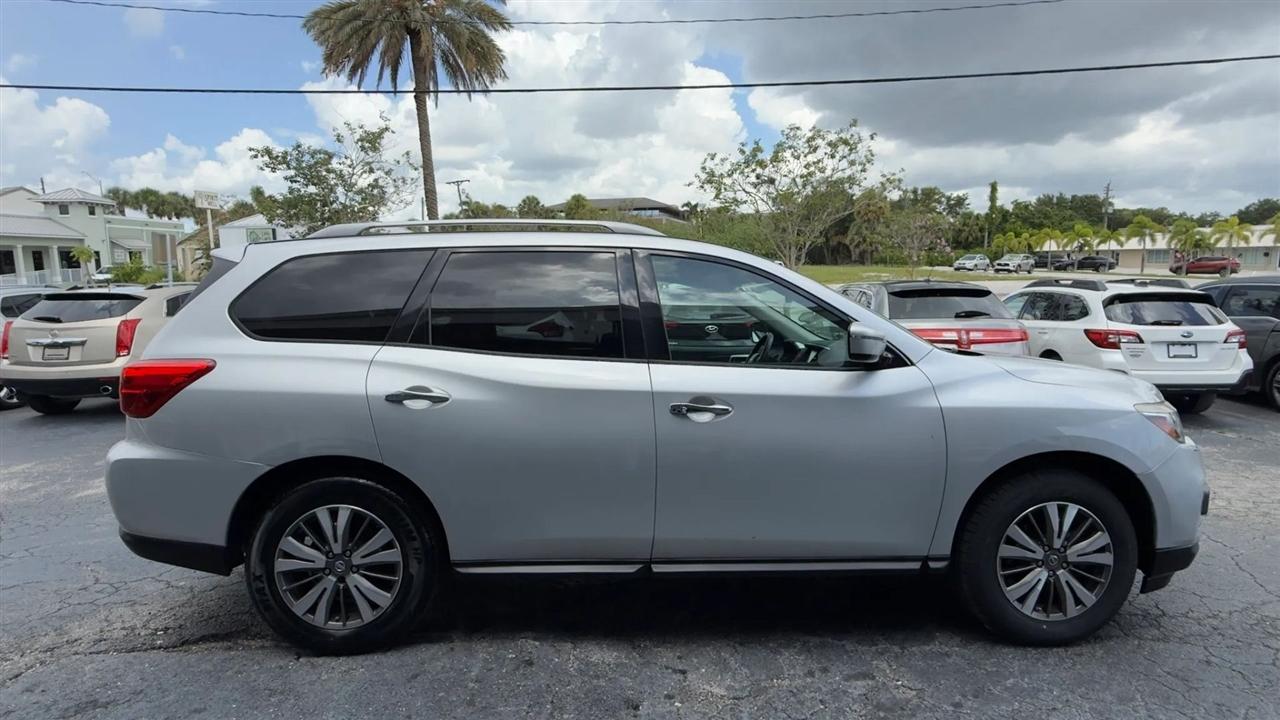 Nissan Pathfinder SV 2WD 2017