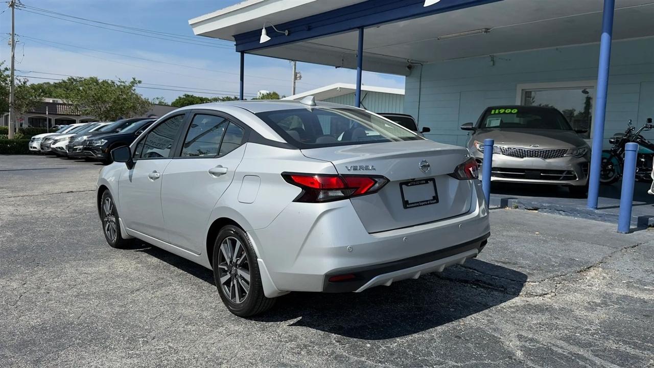 Nissan Versa SV 2021