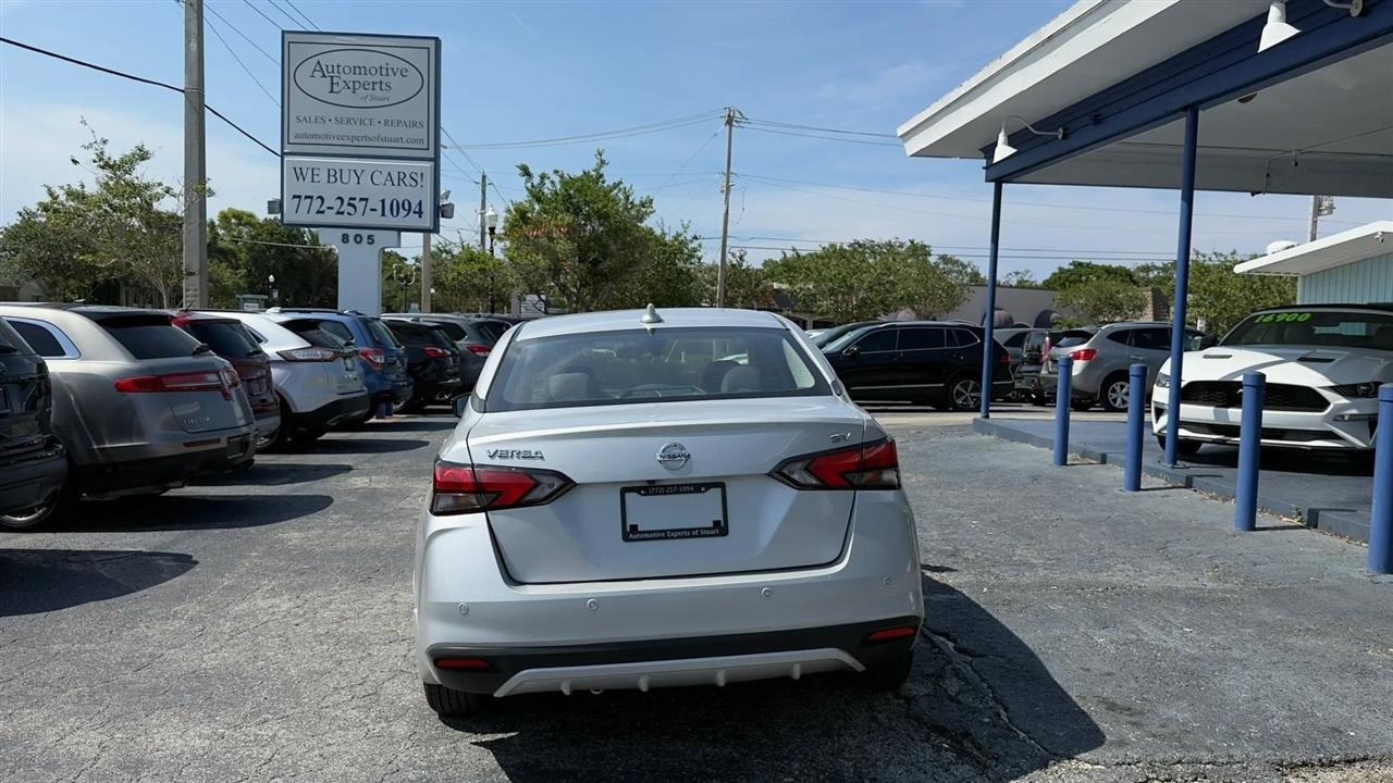 Nissan Versa SV 2021