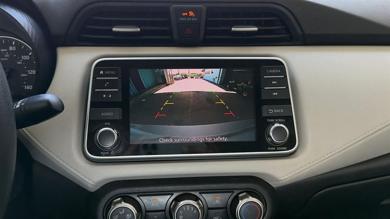 Nissan Versa SV 2021