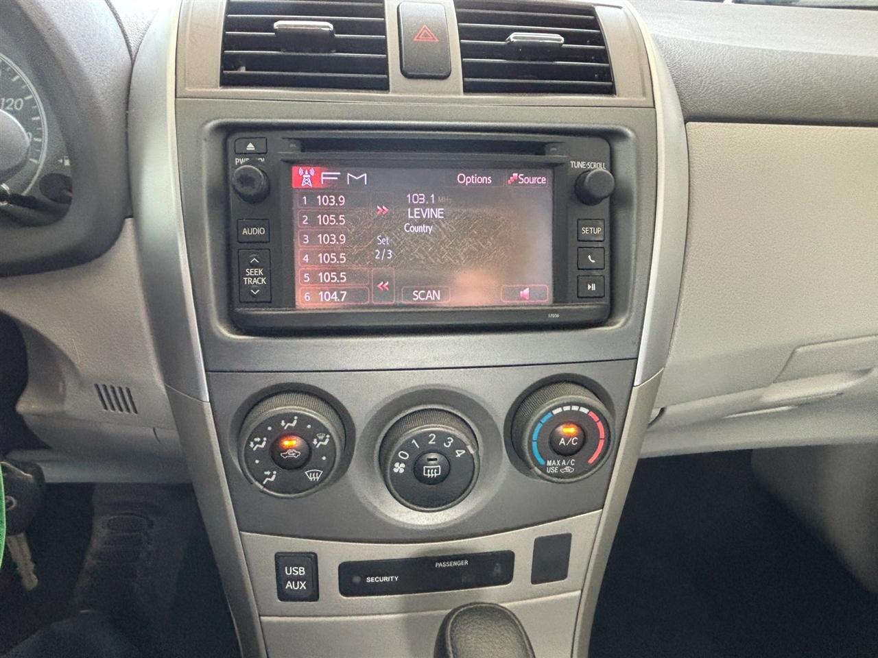 Toyota Corolla LE 4-Speed AT 2013