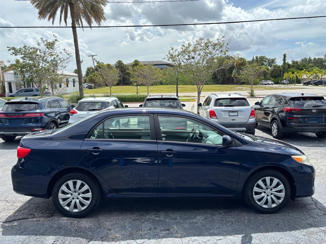 Toyota Corolla LE 4-Speed AT 2013