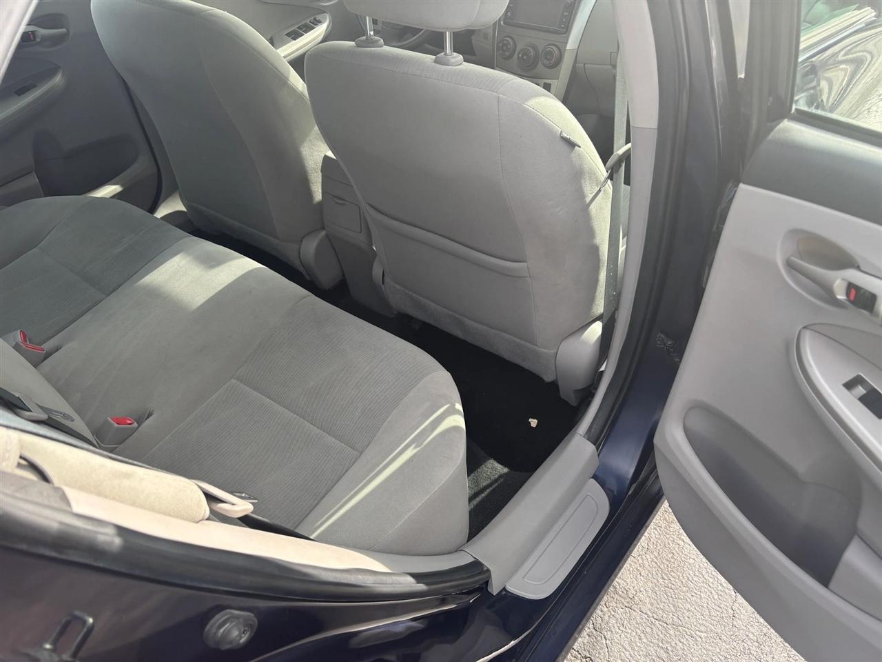 Toyota Corolla LE 4-Speed AT 2013