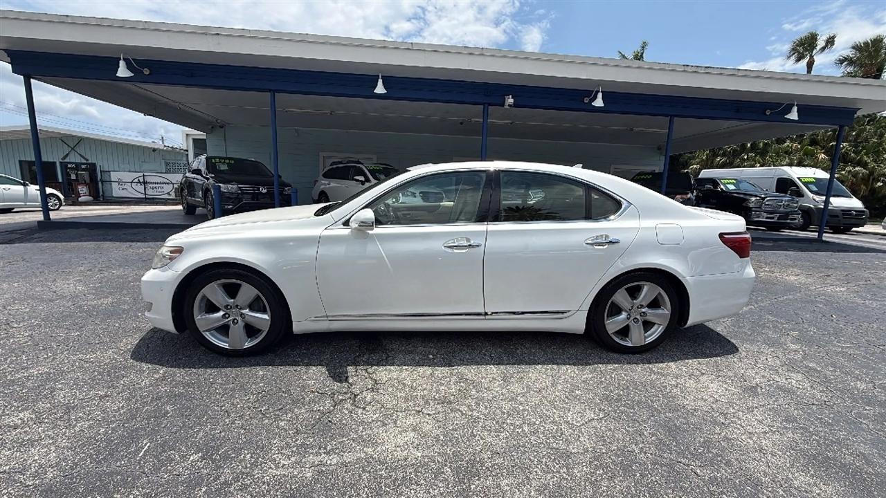 Lexus LS 460 Luxury Sedan 2011