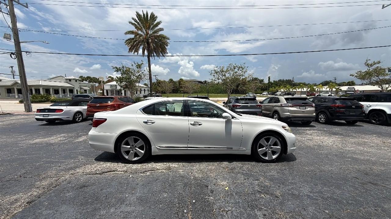 Lexus LS 460 Luxury Sedan 2011
