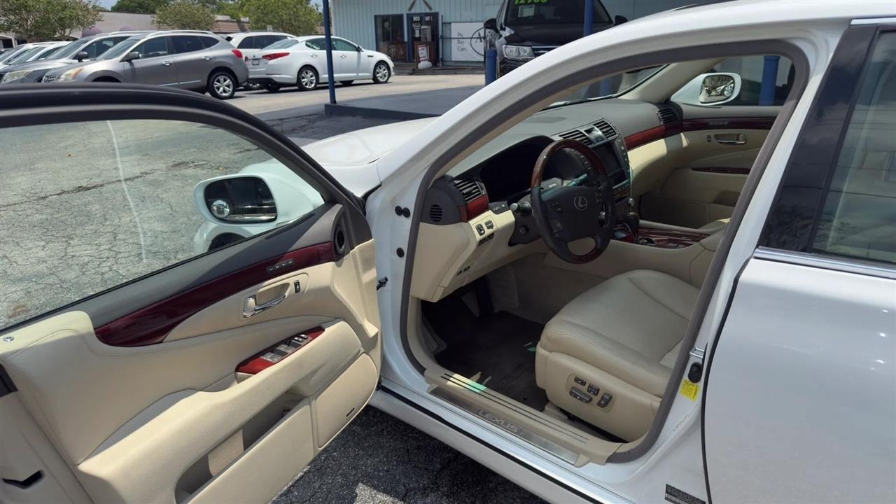 Lexus LS 460 Luxury Sedan 2011