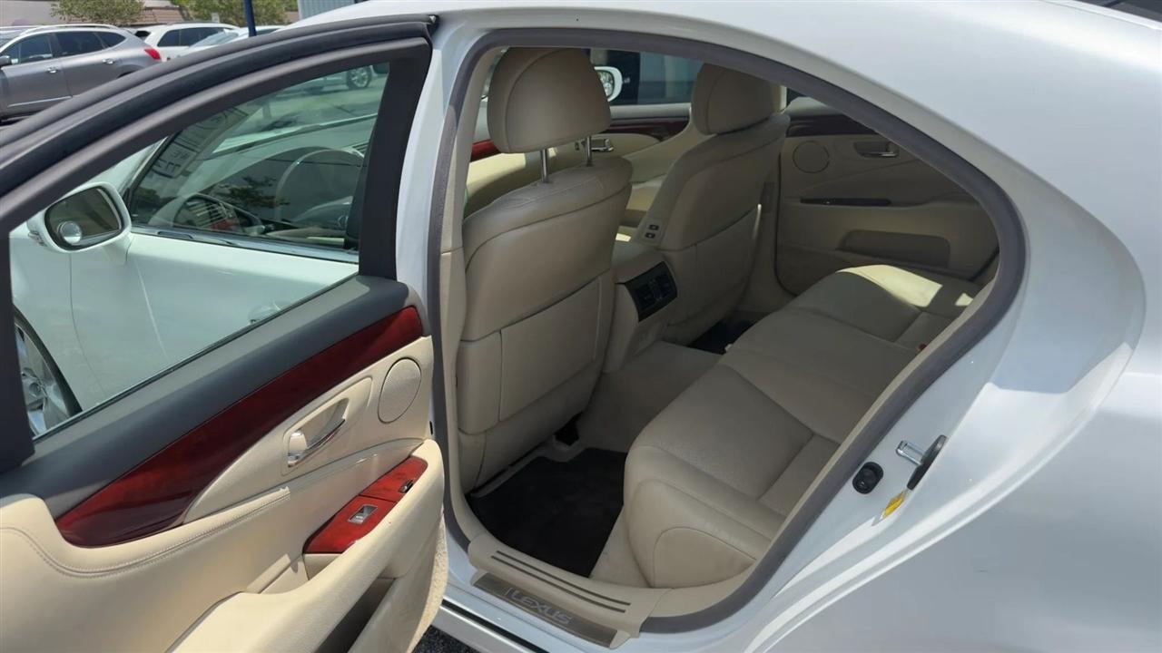 Lexus LS 460 Luxury Sedan 2011