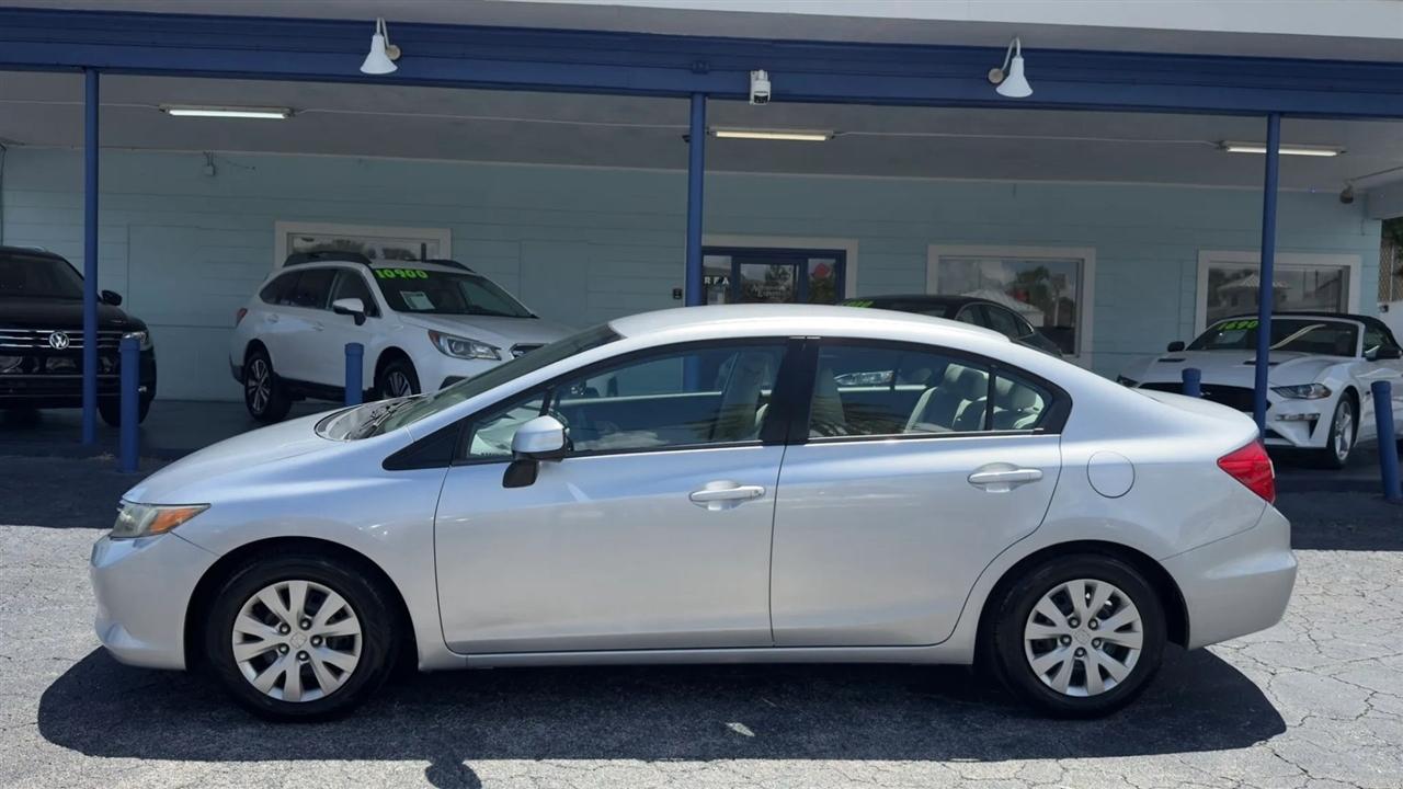 Honda Civic LX Sedan 5-Speed AT 2012