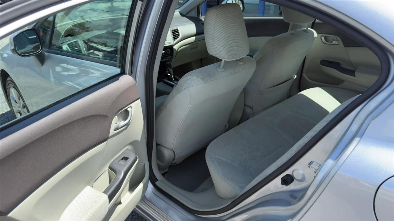 Honda Civic LX Sedan 5-Speed AT 2012