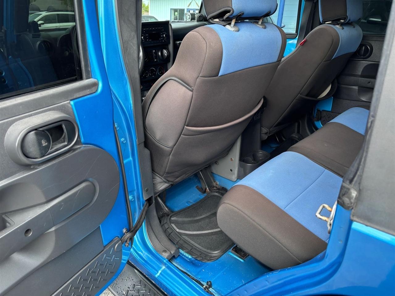 Jeep Wrangler Unlimited Sport 4WD 2010