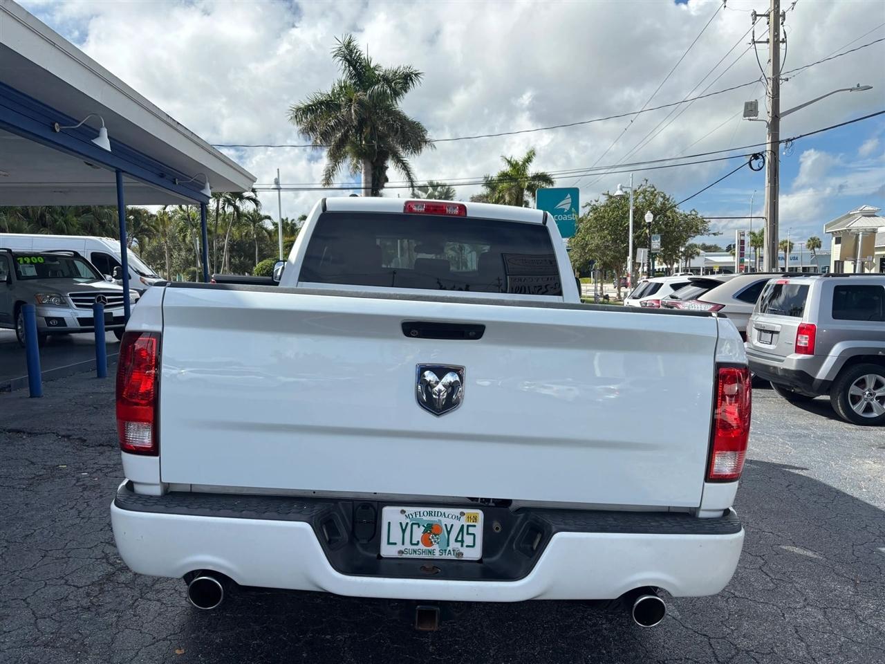 RAM 1500 Tradesman Quad Cab 4WD 2015