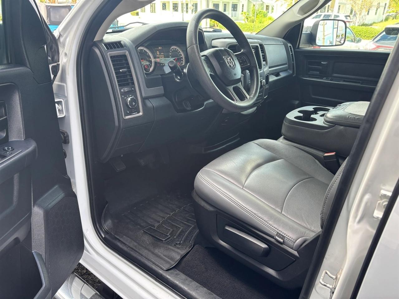 RAM 1500 Tradesman Quad Cab 4WD 2015