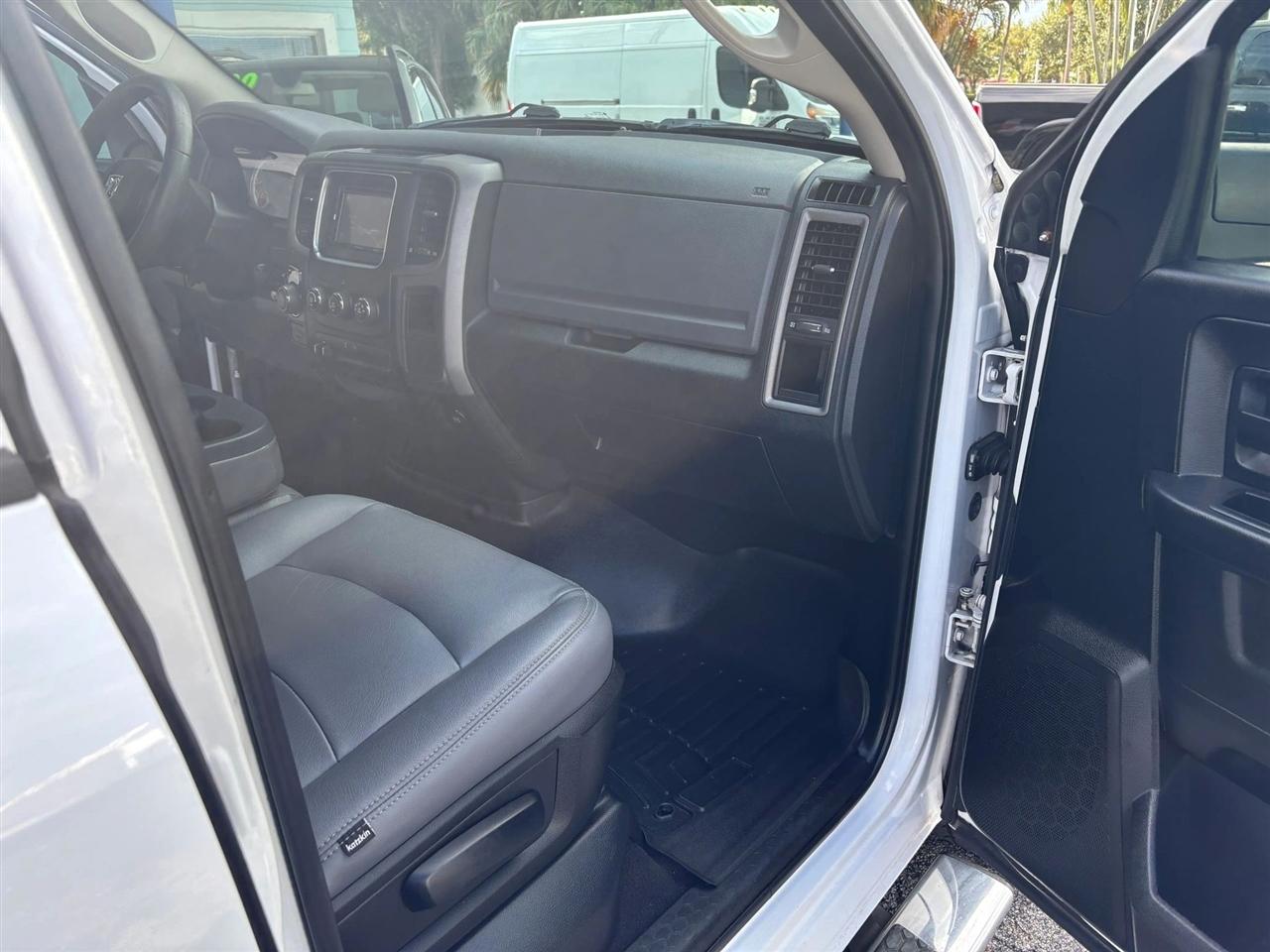 RAM 1500 Tradesman Quad Cab 4WD 2015