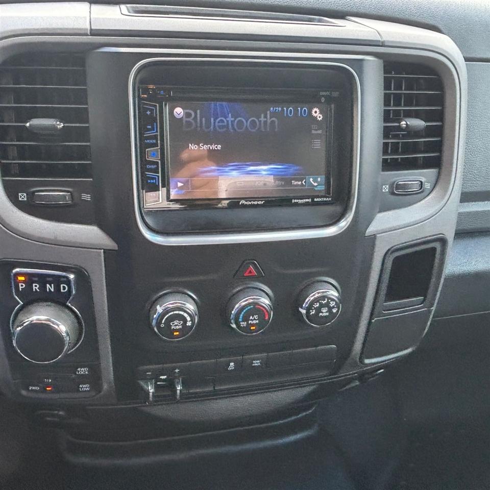 RAM 1500 Tradesman Quad Cab 4WD 2015