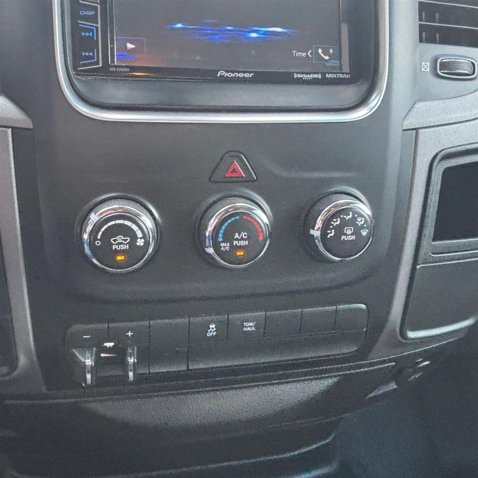 RAM 1500 Tradesman Quad Cab 4WD 2015