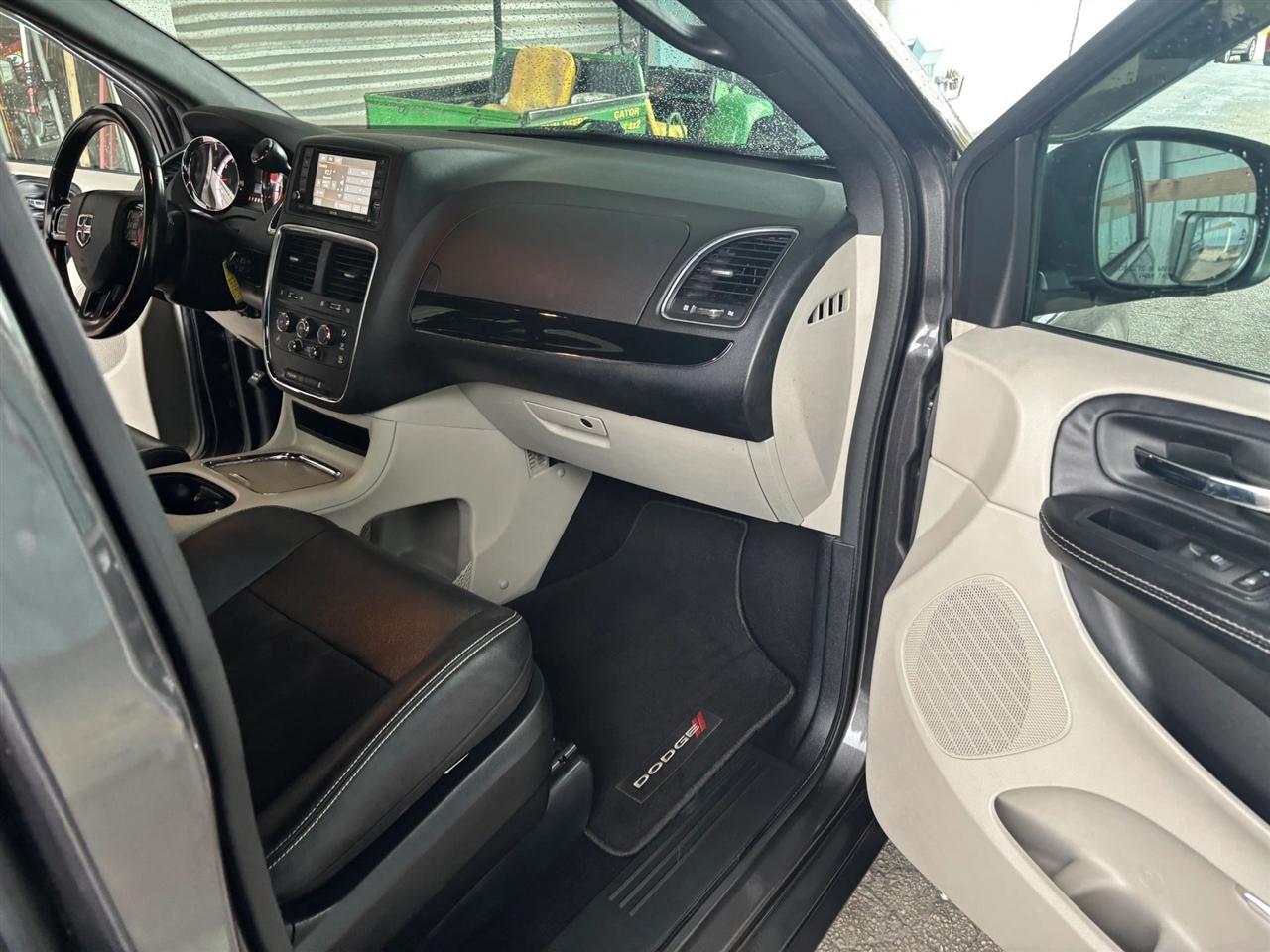 Dodge Grand Caravan SXT 2020