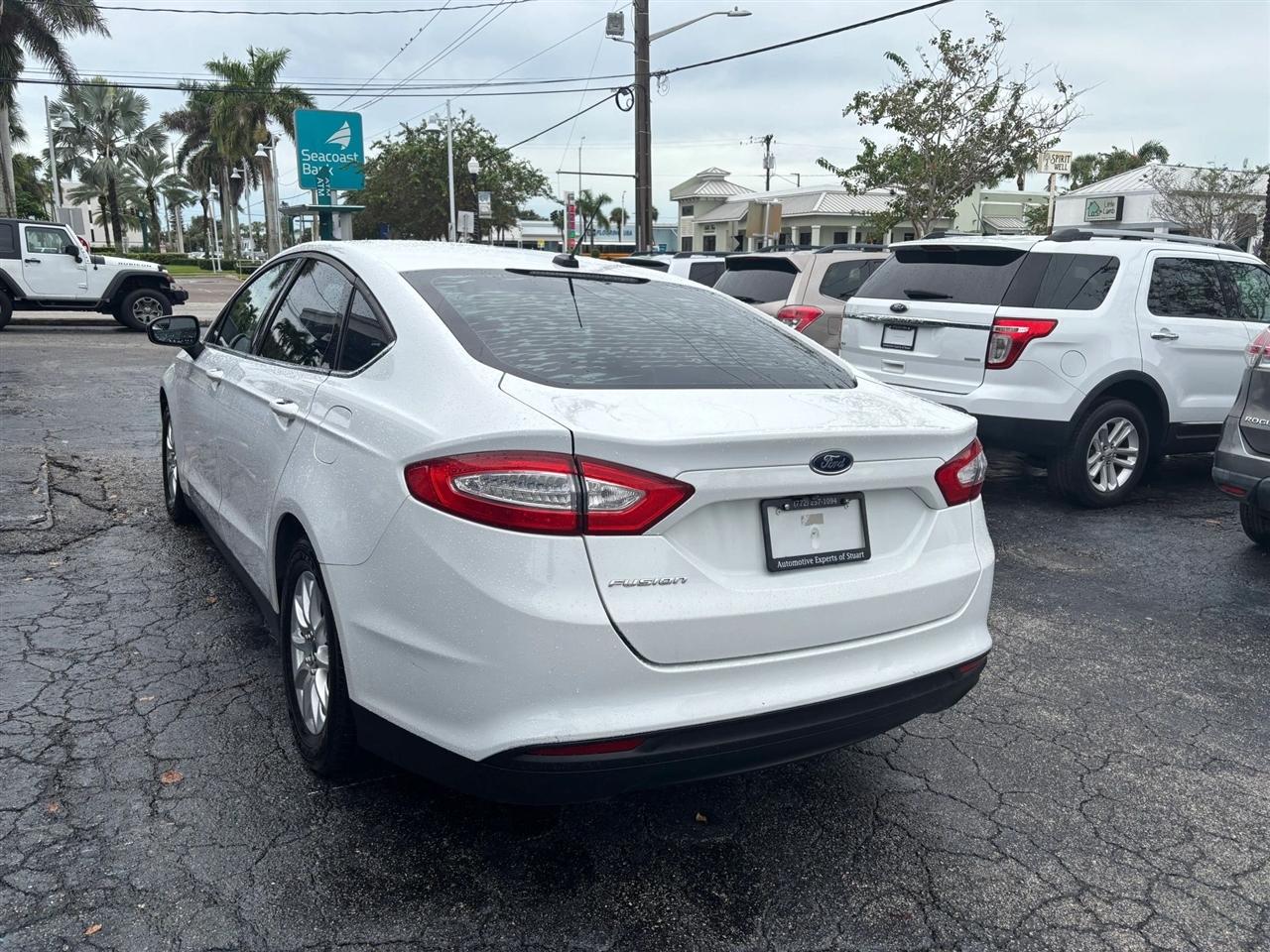 Ford Fusion S 2016