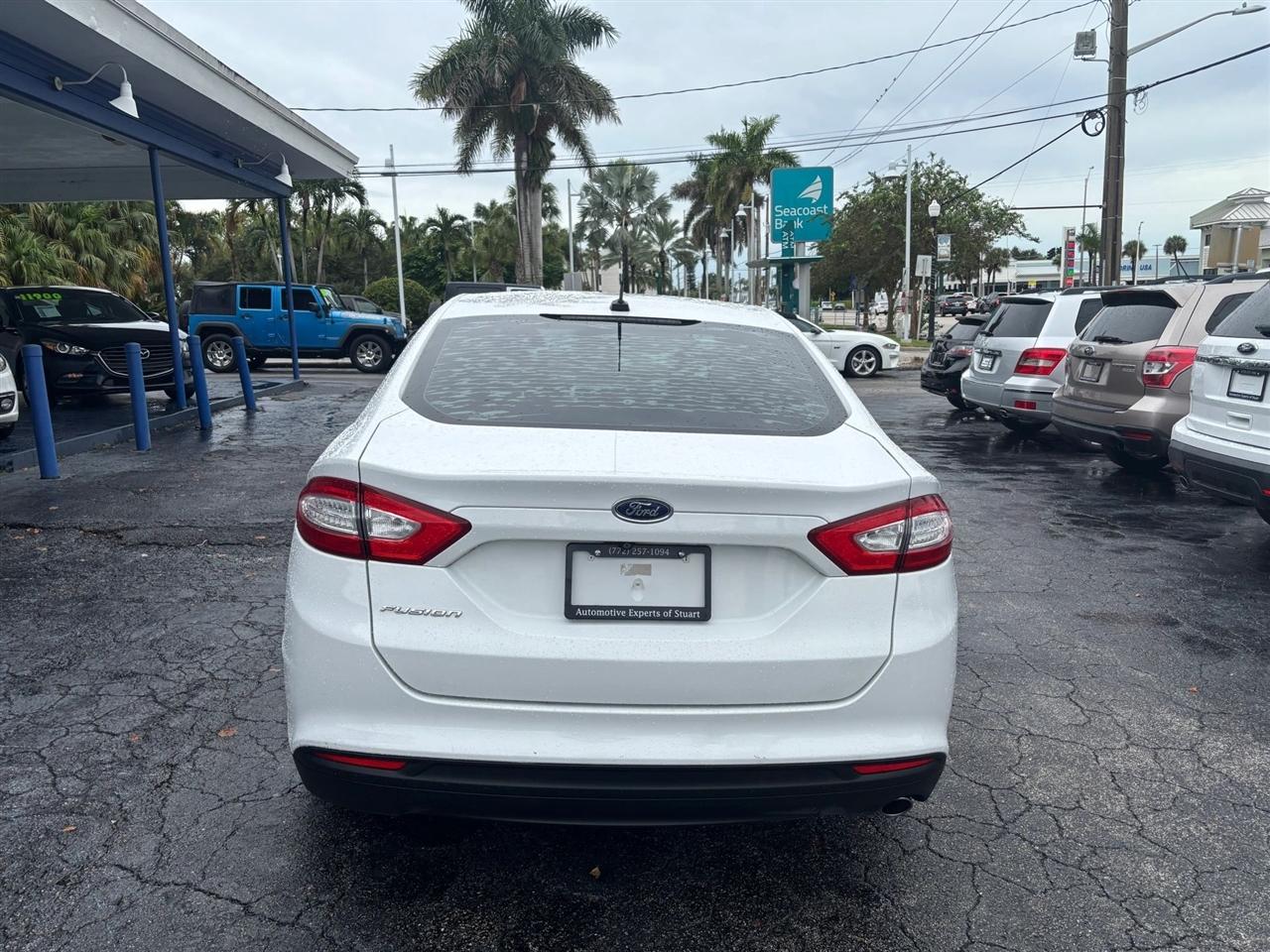 Ford Fusion S 2016
