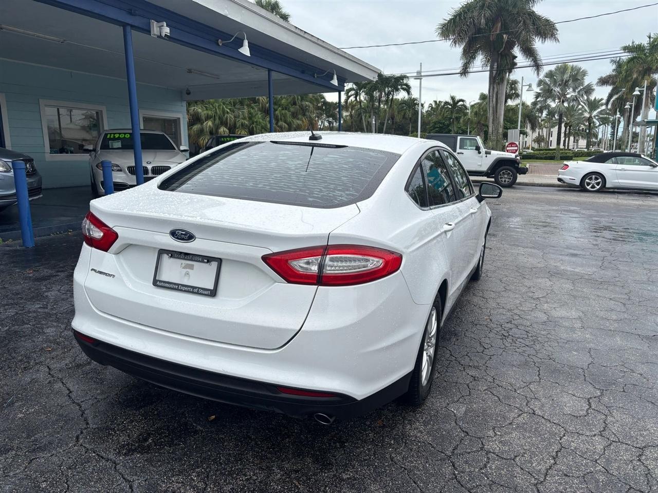 Ford Fusion S 2016