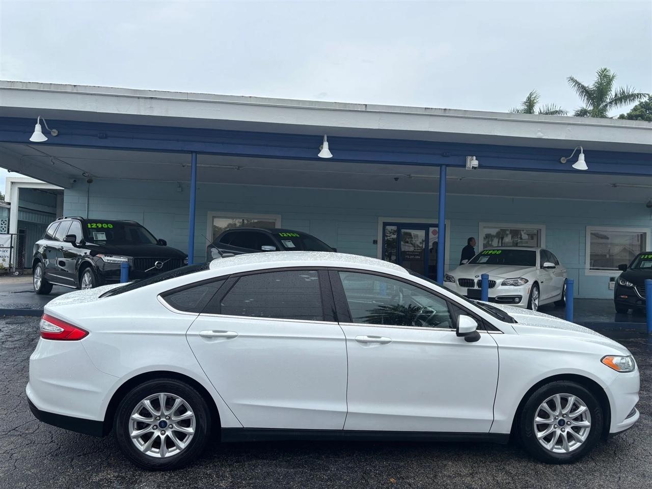 Ford Fusion S 2016