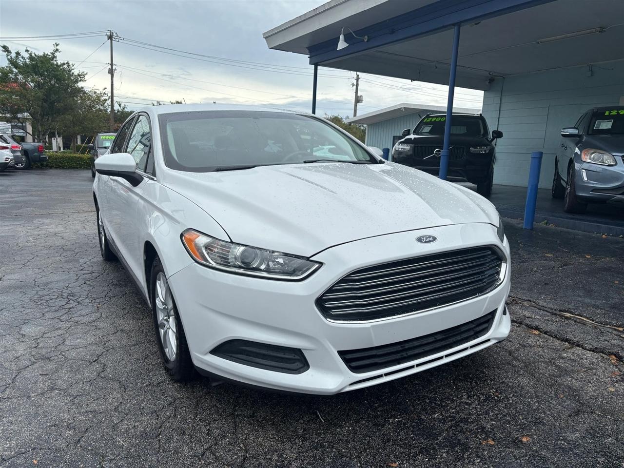 Ford Fusion S 2016