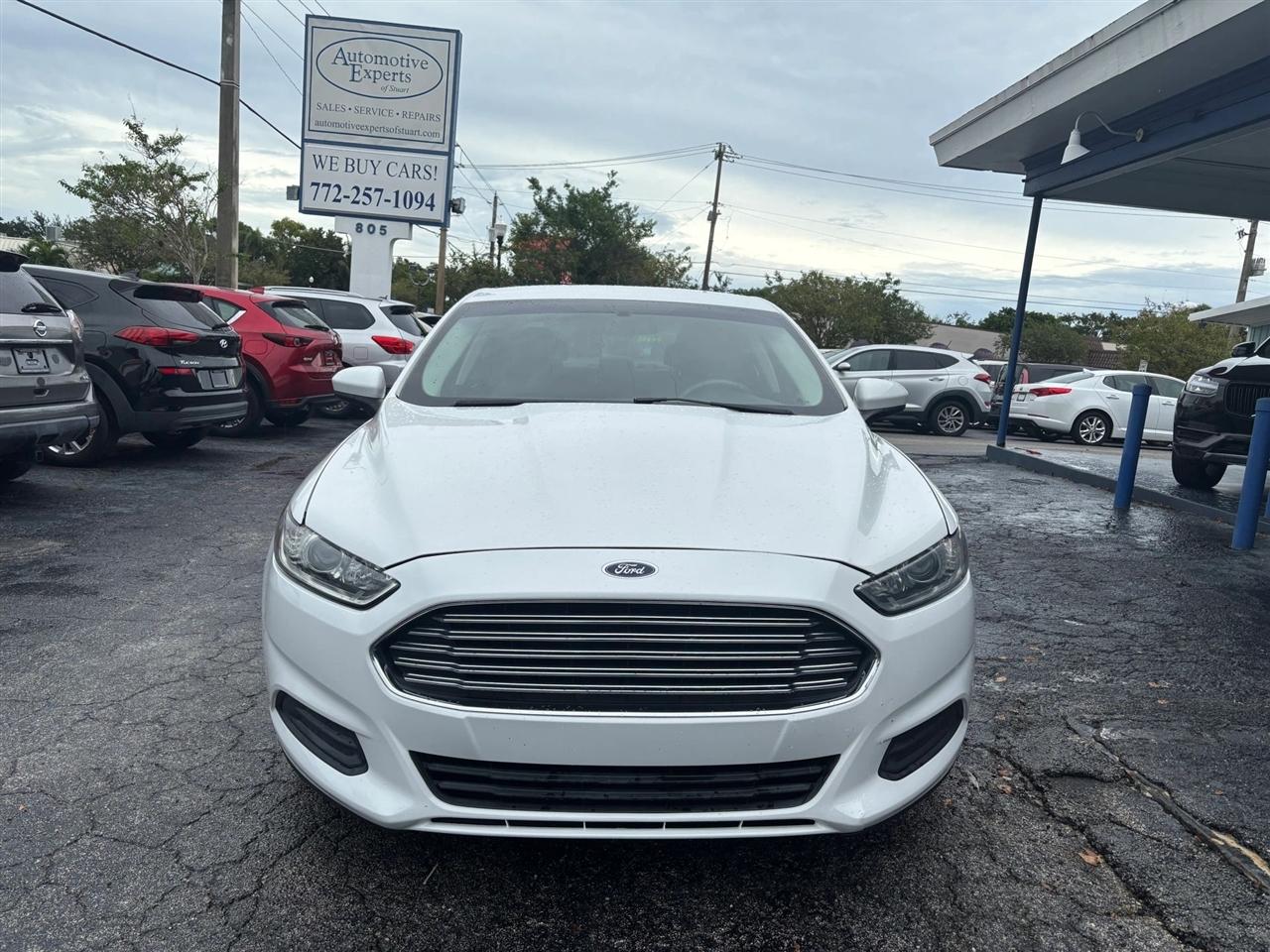 Ford Fusion S 2016