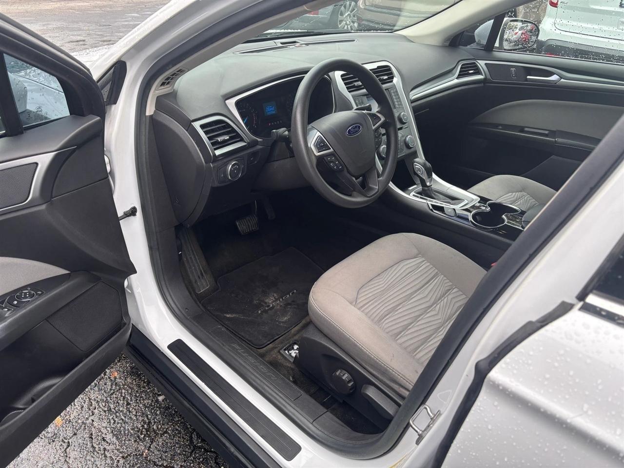 Ford Fusion S 2016