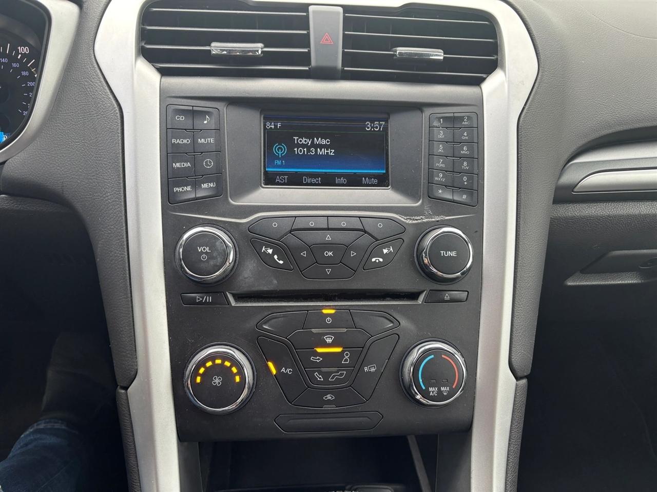 Ford Fusion S 2016