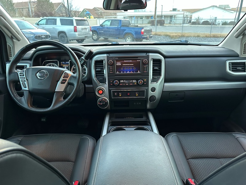Nissan Titan PRO-4X Crew Cab 4WD 2019