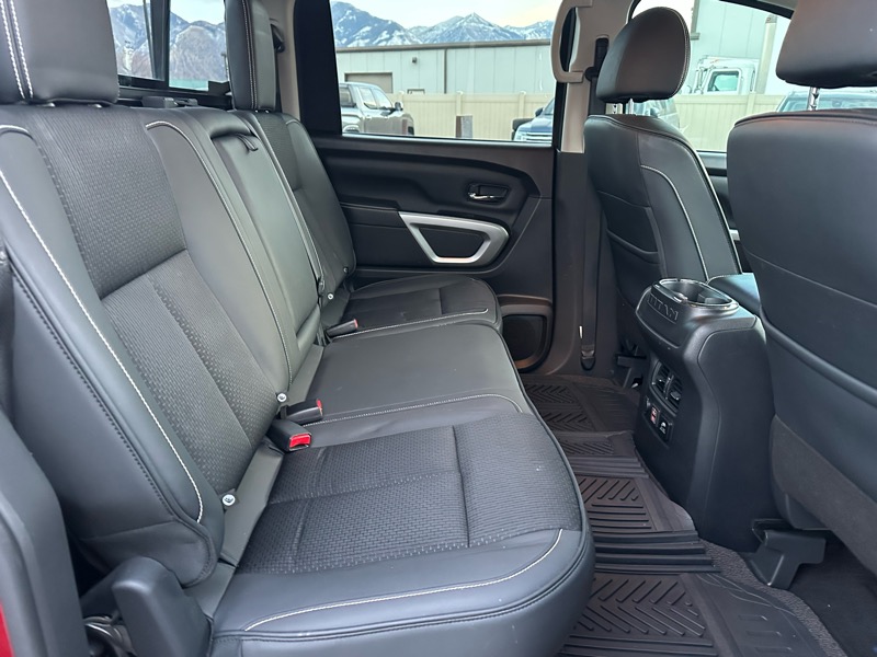 Nissan Titan PRO-4X Crew Cab 4WD 2019